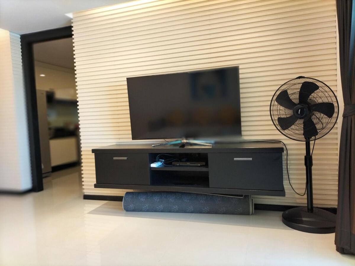 Modern 2-Bedroom Condo In Kamala Near The Beach エクステリア 写真