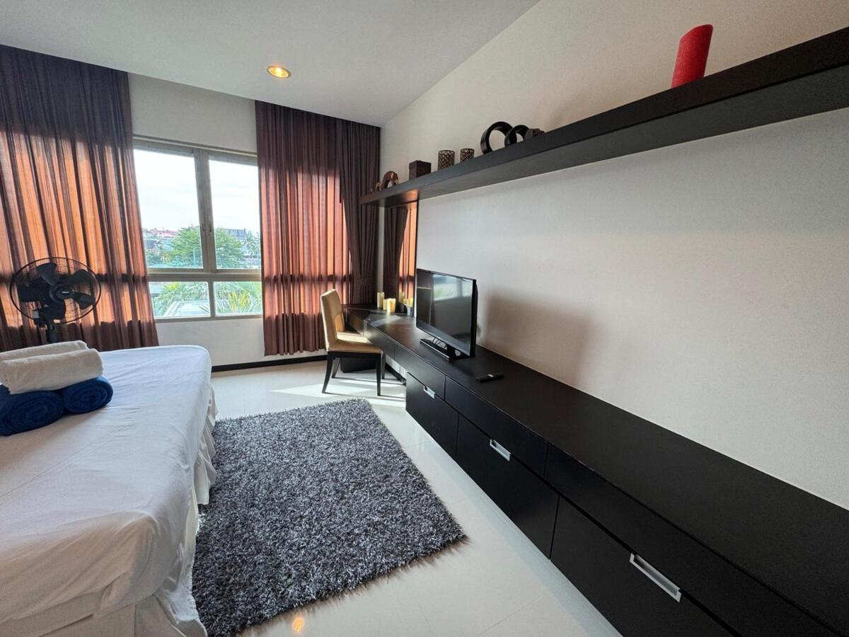 Modern 2-Bedroom Condo In Kamala Near The Beach エクステリア 写真