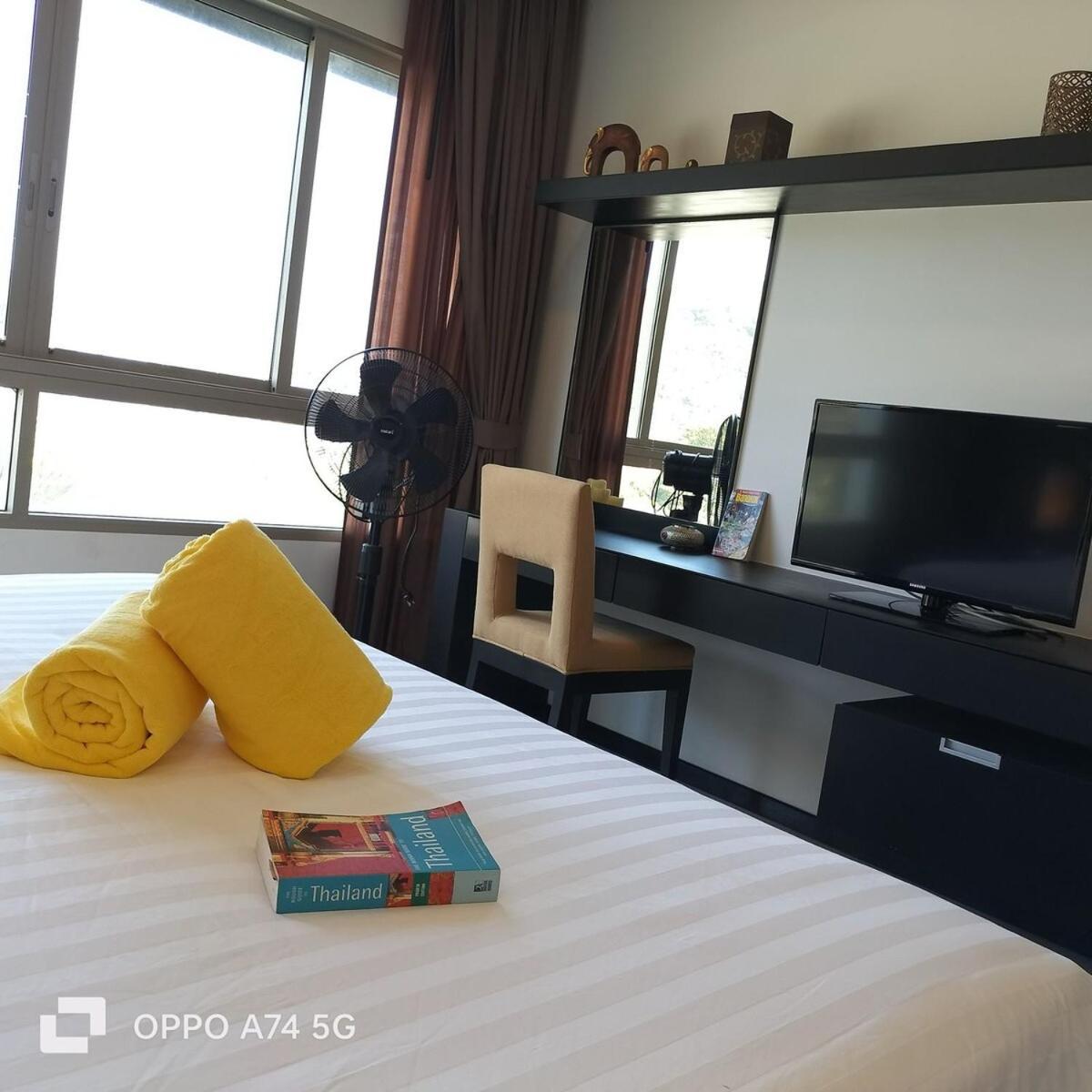 Modern 2-Bedroom Condo In Kamala Near The Beach エクステリア 写真